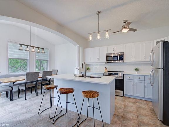 3rd image of 729 Keats Way