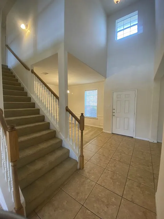 4 bed, 2.5 bath, 2880 sqft, $2,495 — Photo 2
