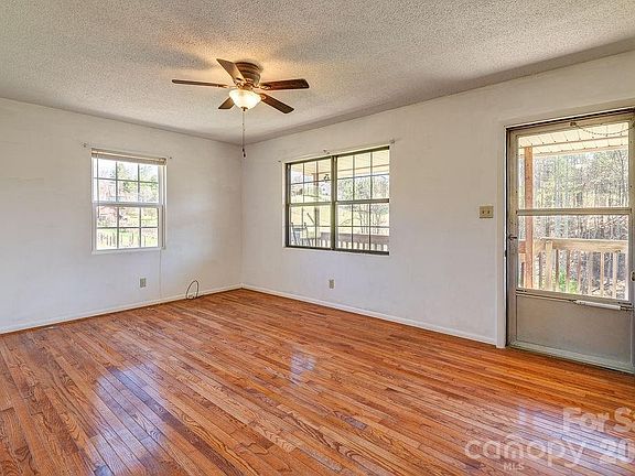 4th image of 216 Pickens Rd