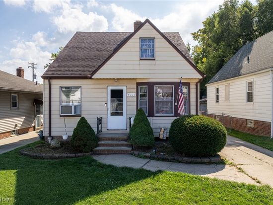 4311 Woodway Rd, Parma, OH 44134