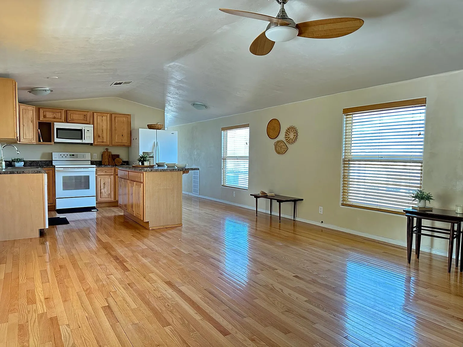 2 bed, 1300 sqft, $1,595 — Photo 3