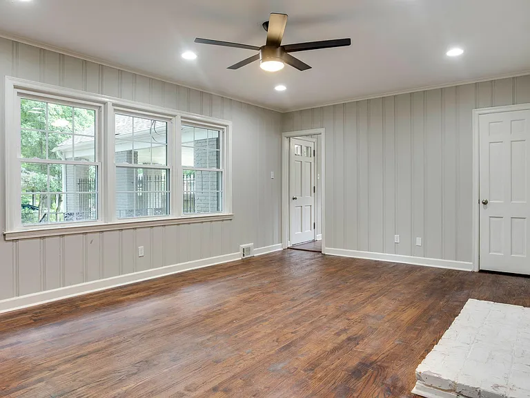 4207 Barfield Rd — Photo 2