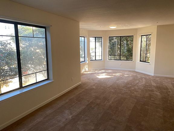 3rd image of 3111 Vicente St #101