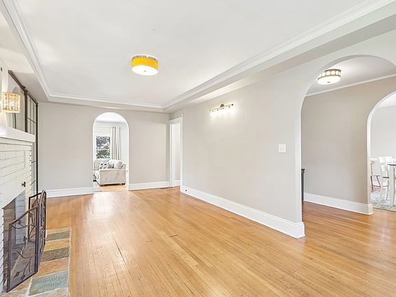 5th image of 1032-1034 Kipling Rd
