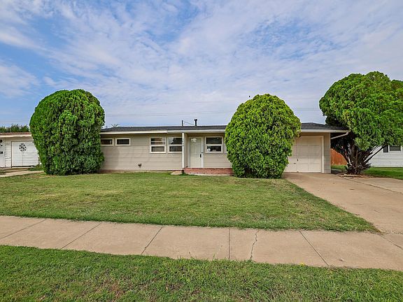 2nd image of 2409 Rosewood Ln