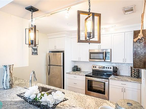 5th image of 2123 NE 11th Ave #2123