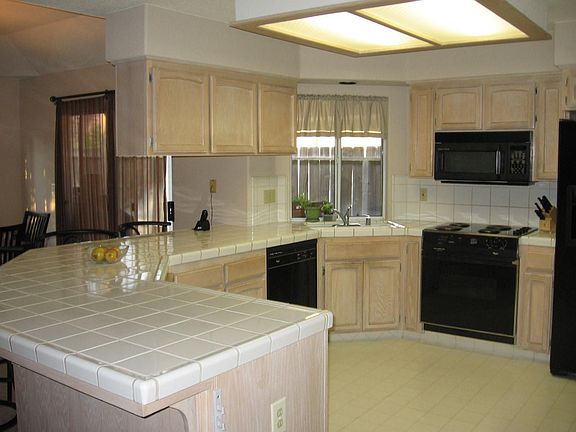 BIG OPEN KITCHEN