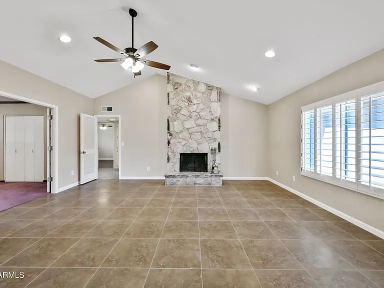 324 W Willow Ave — Photo 7
