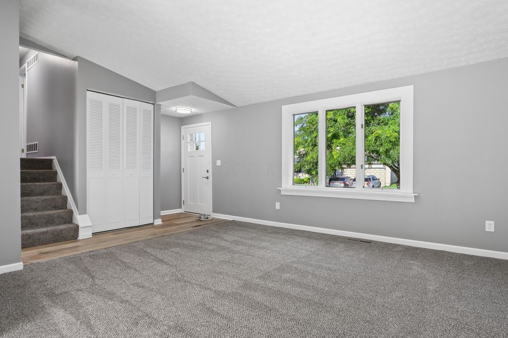 1300 Laurel Green Pl, Galloway, OH - View 6