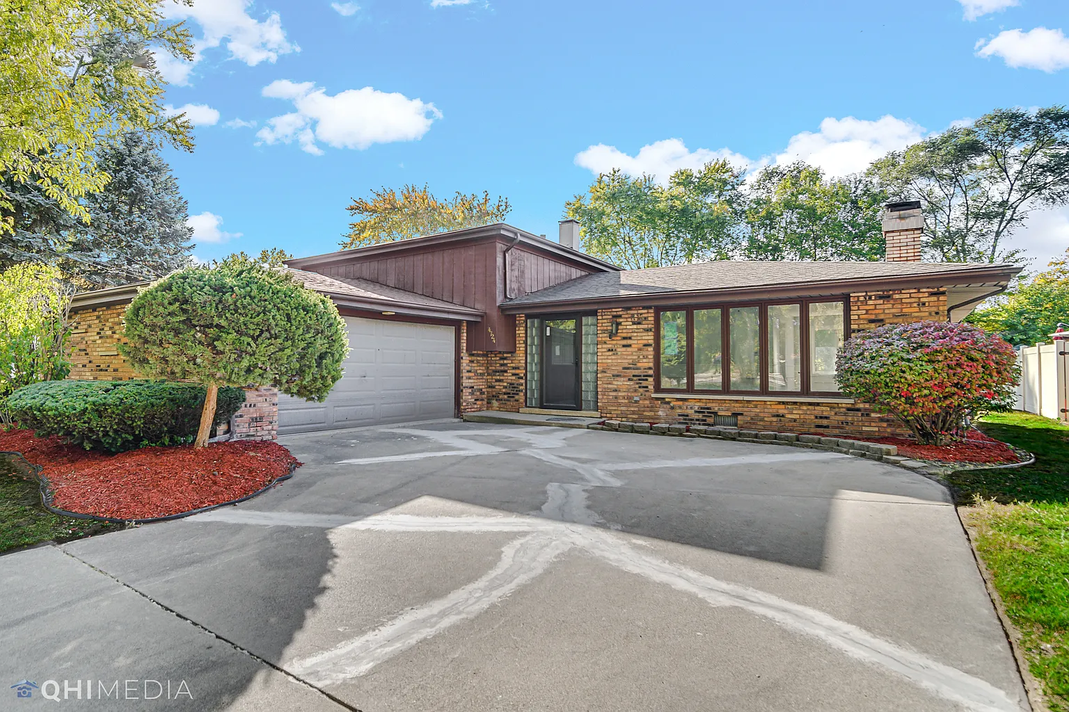 14724 Harper Ave photo 1
