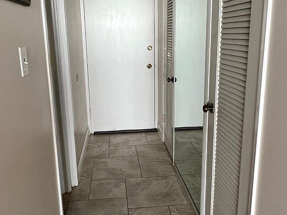 3rd image of 18011 Biscayne Blvd