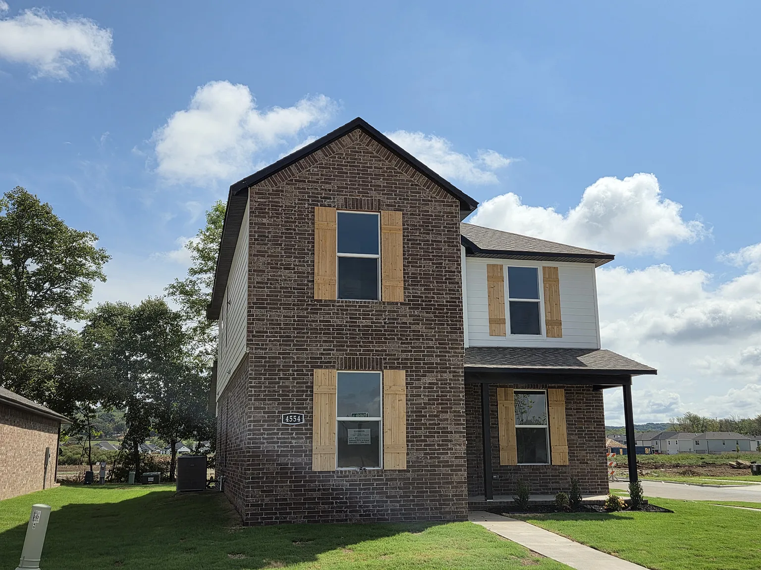 4 bed, 3.5 bath, 2068 sqft, $2,500 — Photo 1