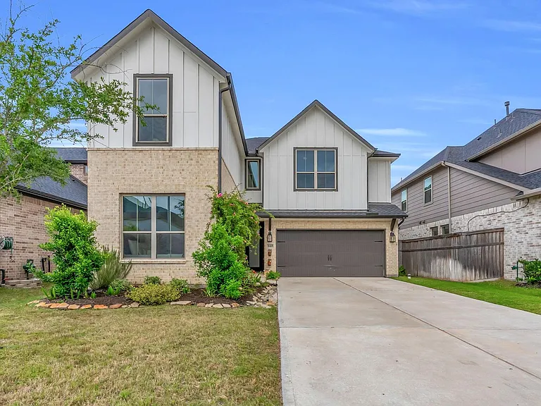 31418 Golden Cliffs Ln — Photo 2