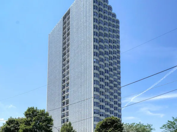 2525 S Shore DRIVE #22B, Milwaukee, WI 53207