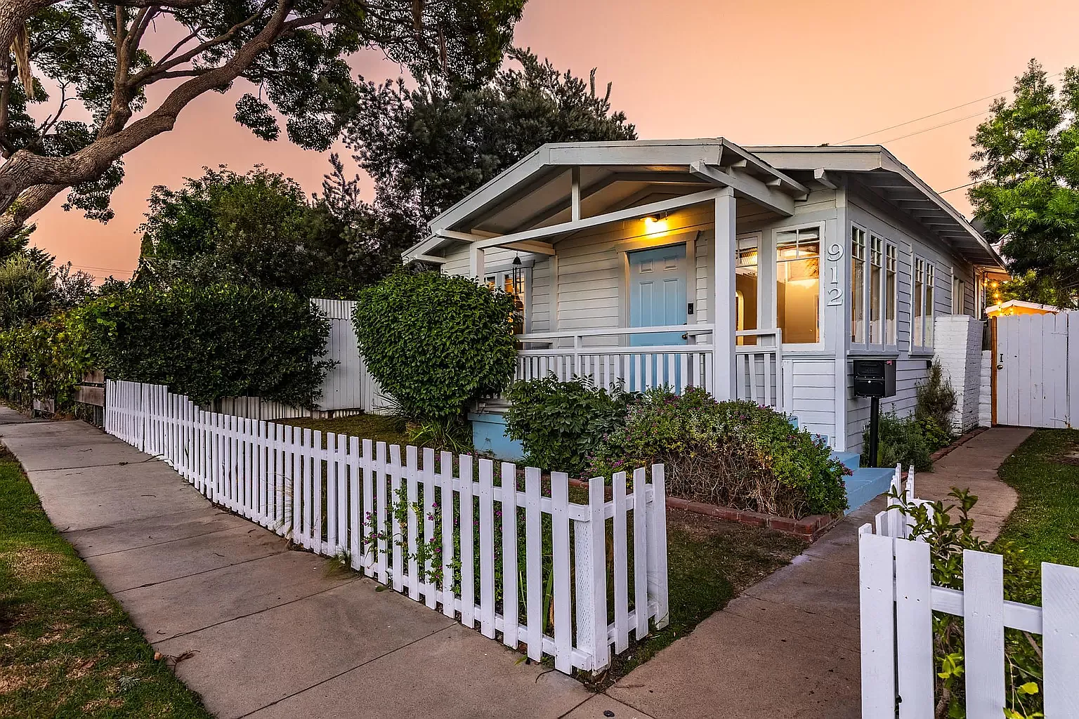 912 Victoria Ave — Photo 2
