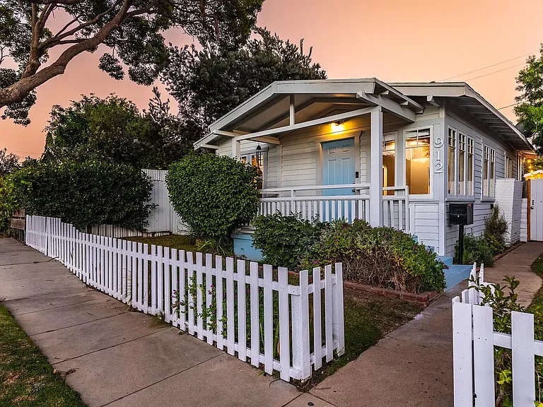 912 Victoria Ave.
