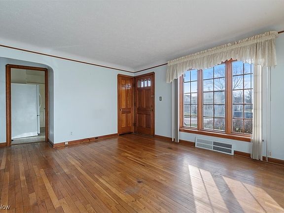 4th image of 3710 Woodway Ave