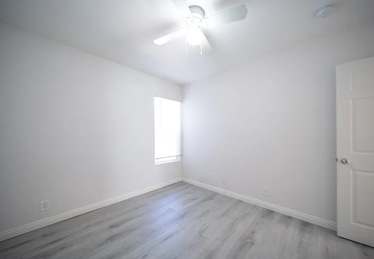 120 E Shady Grove Dr — Photo 7