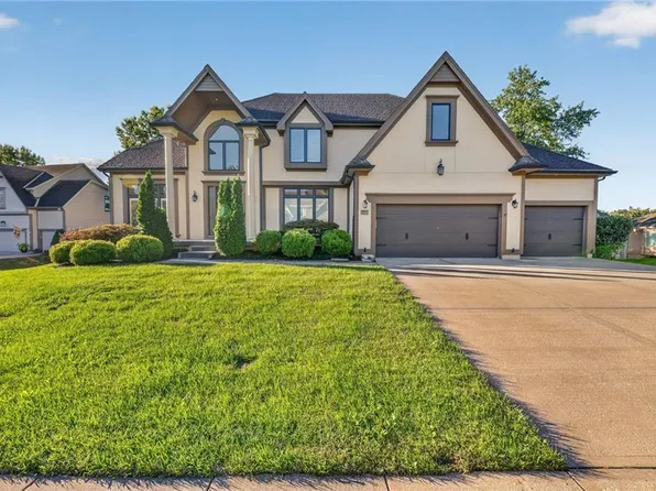 4549 W 141st Ter, Leawood, KS 66224