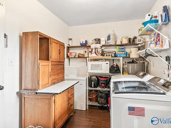 5th image of 104 10th Ave NE