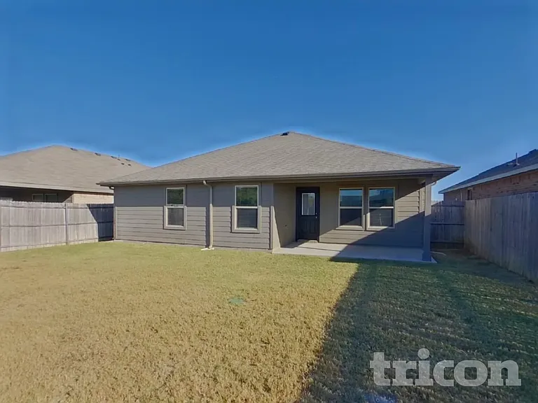 1812 Fairbanks Dr — Photo 15