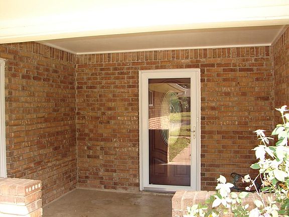 2nd image of 1213 Mockingbird St