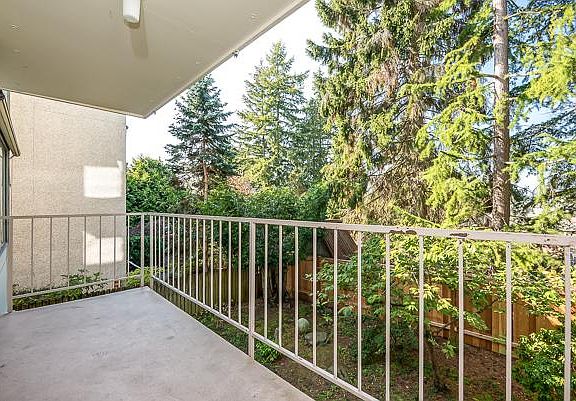 4th image of 11521 Greenwood Ave N APT 3