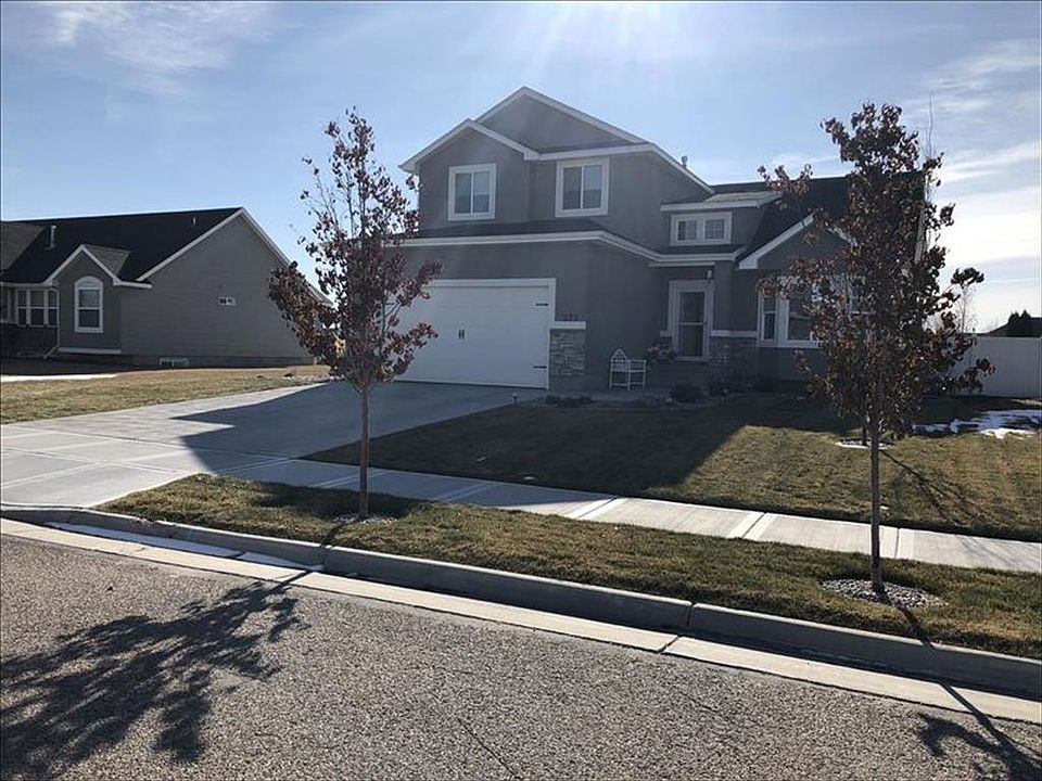 1st image of 373 N Pointe Dr