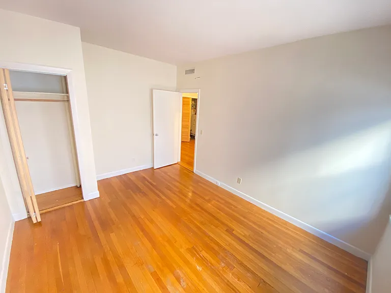 1138 Commonwealth Ave — Photo 5