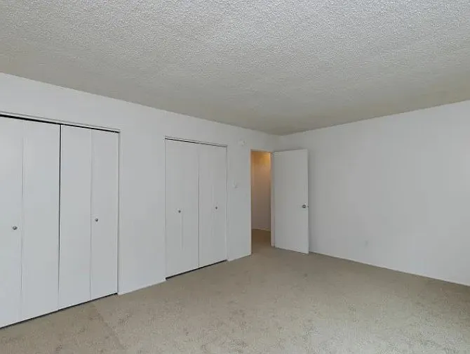 Chateau Hills — Photo 4