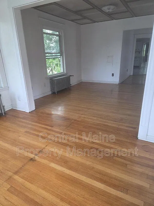 4 bed, 1.0 bath, $1,695 — Photo 3