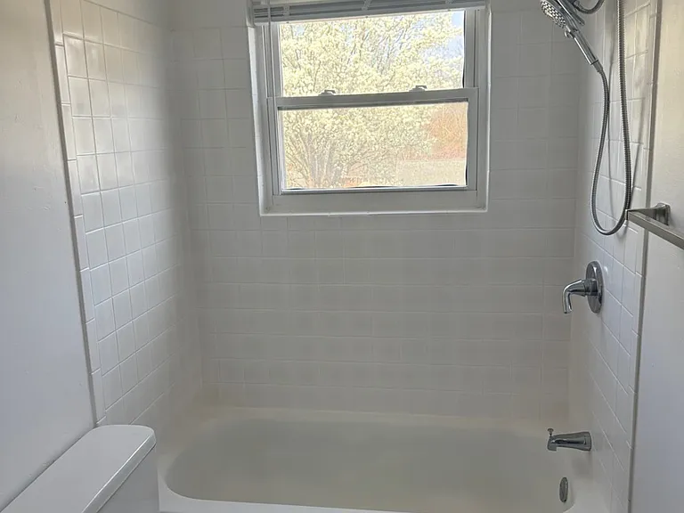 603 2nd St #6 — Photo 9