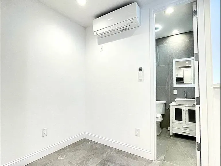 1738 E 4th St #1G — Photo 11