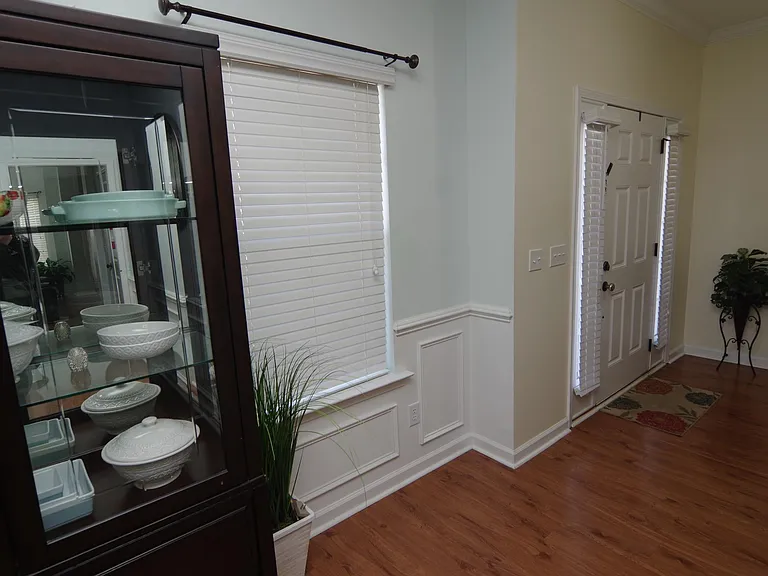 212 Glossy Green Ln — Photo 5