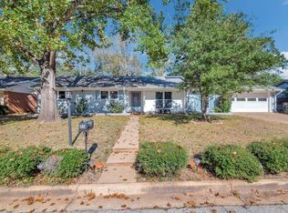 301 Rosa Ln, Nacogdoches, TX 75965