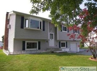 122 Rolling Meadows Rd, Middletown, NY 10940