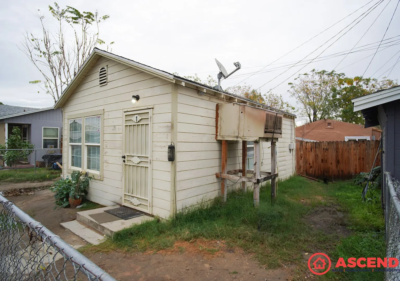 214 Beardsley Ave — Photo 1