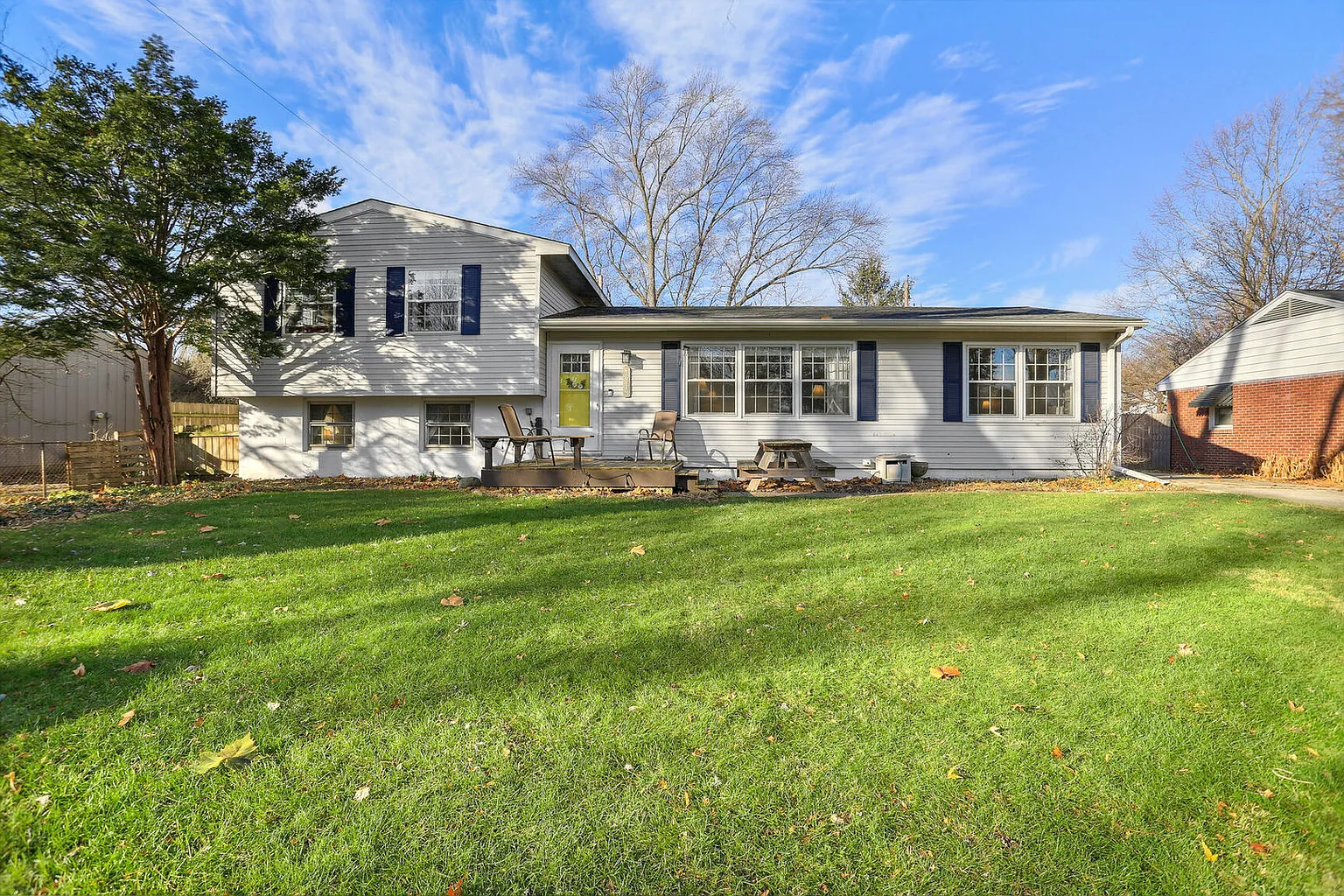 1919 Clover Ln photo 1