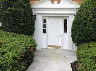 1100 N Farnsworth Ave APT 1B, Aurora, IL 60505