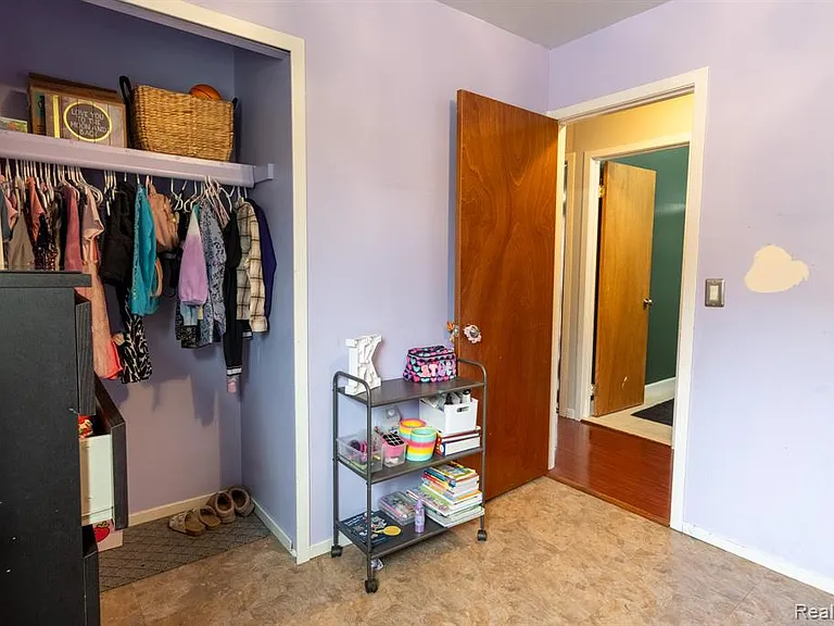 23400 Reynolds Ave — Photo 12