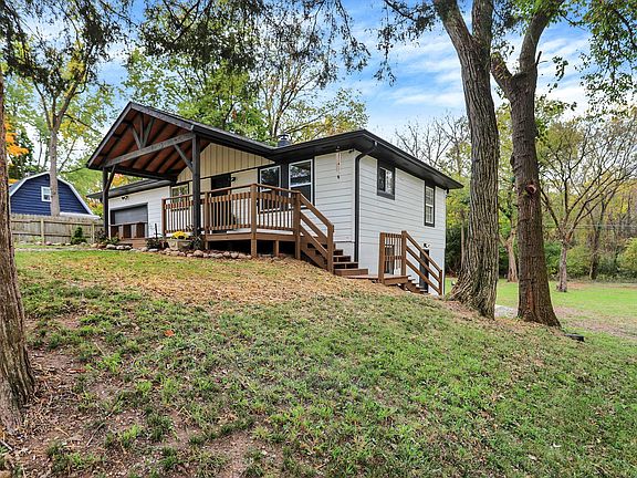 3rd image of 5832 Woodside Dr
