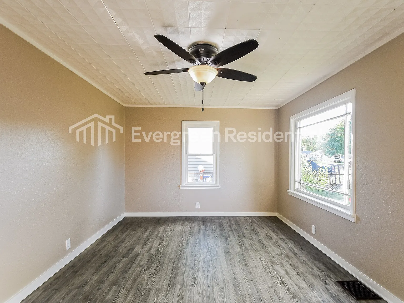 3 bed, 2.0 bath, 1270 sqft, $1,445 — Photo 3