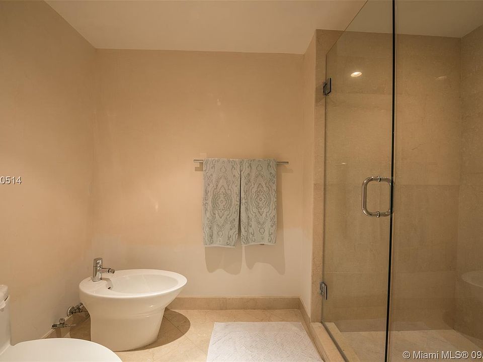 1st image of 1717 N Bayshore Dr APT 2132