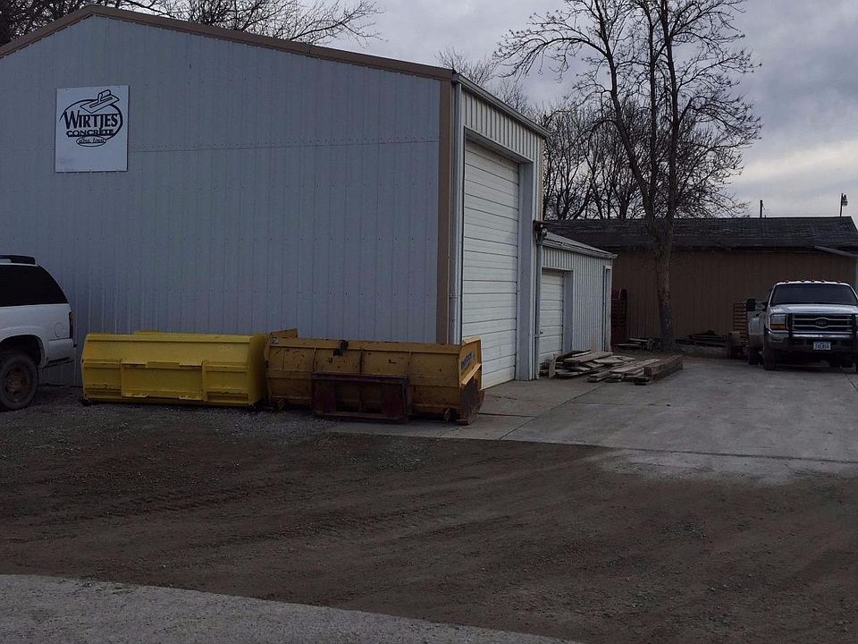 2nd image of 219 15th Ave W