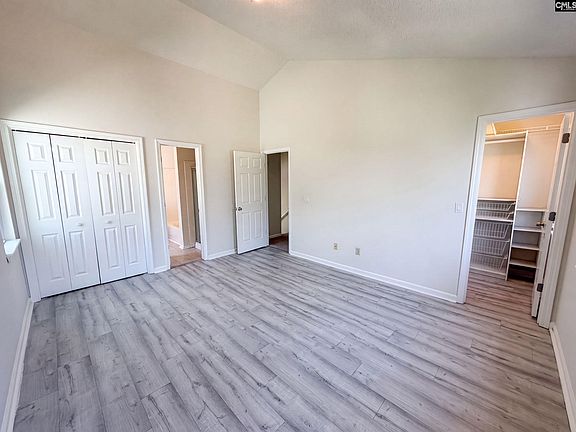 4th image of 303 Bradford Ln