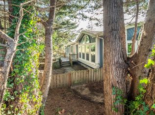 2501 Creekside Ln, North Bend, OR 97459