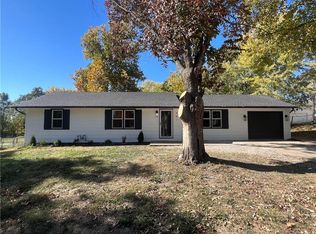 307 Clearview Dr, Pleasant Hill, MO 64080