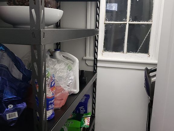 Walk in pantry