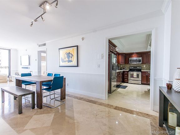 5th image of 90 Edgewater Dr APT 1208