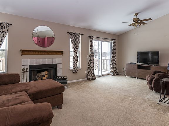 4th image of 458 Waterbury Ct #174